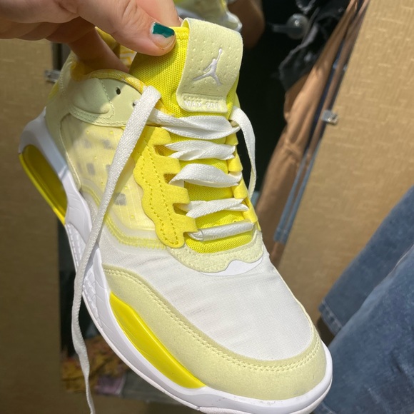 JORDANS size 7 MAX 200 - Picture 2 of 5